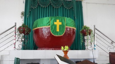 Foto: Gereja Unik di Sentani, Salibnya di Dalam Tempayan
