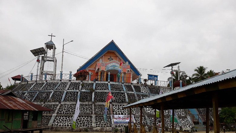 Gereja Unik di Papua, Salib Ditempatkan di Dalam Tempayan