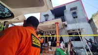 Tiga orang tewas dalam peristiwa itu. 