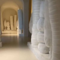 Setelah berpisah dari Kanye, bintang reality show yang kini merambah bisnis fashion dan kosmetik itu berhak untuk menempati rumah tersebut bersama keempat anaknya. Namun ternyata, si sulung North ternyata kurang menyukai tempat itu. (Foto: Instagram)