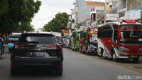 Geliat libur akhir tahun sudah mulai terasa. Terlihat dari arus lalu lintas di kota tersebut.