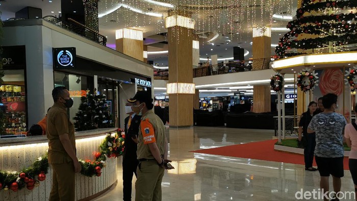 Malam Natal di Mal Jakarta