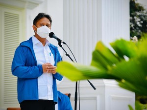 Vaksinasi COVID-19 Bertahap, Dimulai untuk 1,3 Juta Nakes