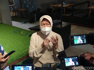 Ancaman Risma buat yang Nekat Beli Rokok Pakai Duit Bansos