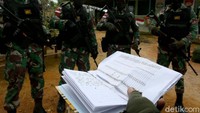 Pengarahan dan briefing sebelum keberangkatan pun dilakukan guna memetakan daerah atau wilayah patok yang akan disambangi.
