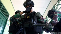 Beragam persiapan pun dilakukan. Mulai dari perlengkapan, persenjataan hingga perbekalan selama operasi patok juga dipersiapakan dengan matang oleh para personel.