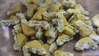 Semua tahu di sini dibuat segar setiap harinya tanpa formalin dan bahan pengawet lainnya. Di sini tentunya paling terkenal produk tahu aci dan tahu pletoknya yang enak.