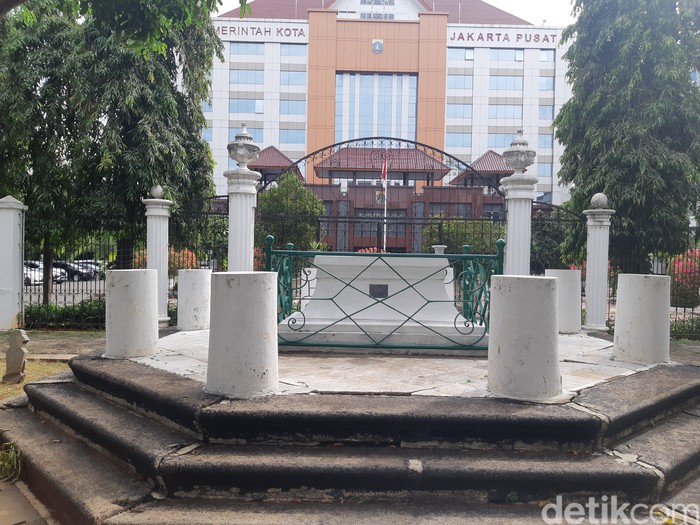 Nisan Olivia Mariamne Raffles di Museum Prasasti. (Danu Damarjati/detikcom)