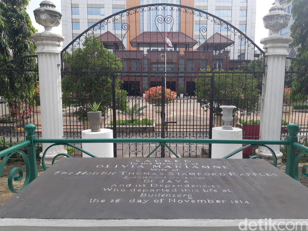 Nisan Olivia Mariamne Raffles di Museum Prasasti. (Danu Damarjati/detikcom)