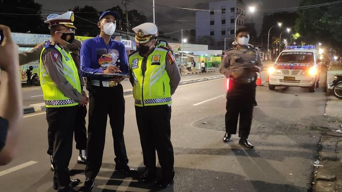 Olah TKP Kecelakaan Maut yang Libatkan Polisi di Pasar Minggu, Jaksel