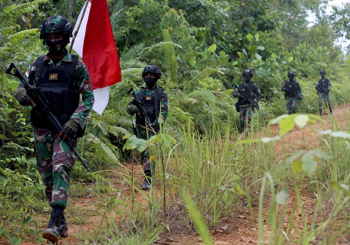Patroli perbatasan di PLBN Badau