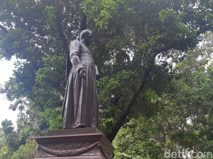 Kisah Pastor Van der Grinten, Penyelamat Anak Blasteran yang Telantar