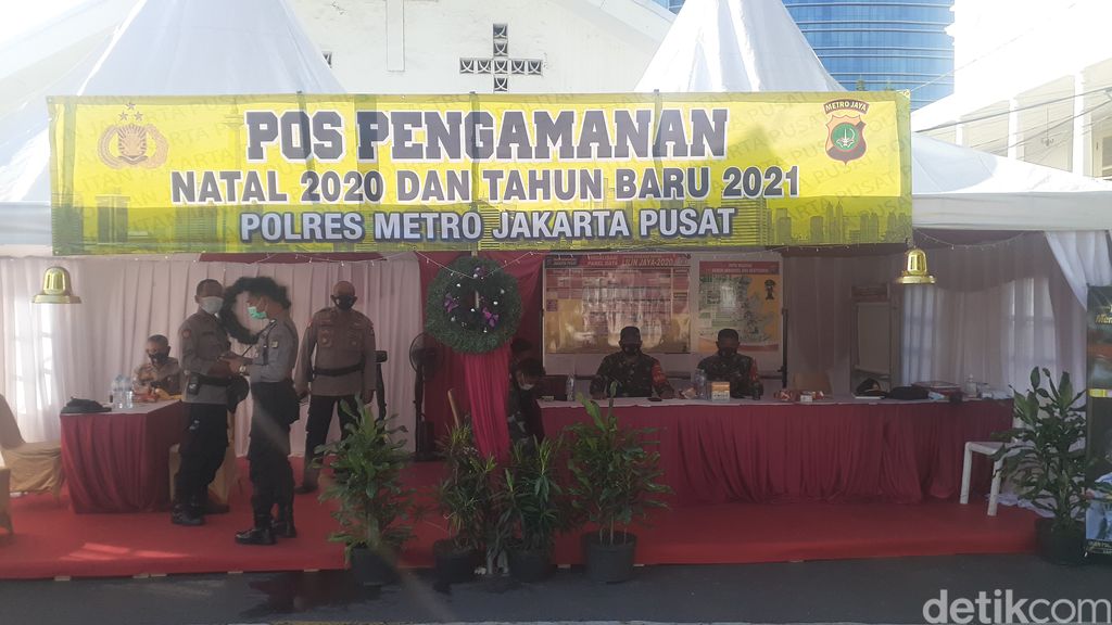 Pengamanan Natal di GPIB Immanuel, Jakarta. (Afzal Nur Iman/detikcom)