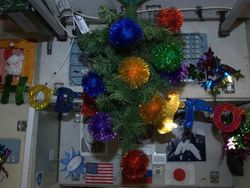 Melihat Perayaan Natal Astronaut di Luar Angkasa