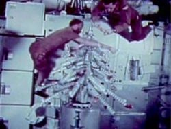 Melihat Perayaan Natal Astronaut di Luar Angkasa