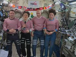 Melihat Perayaan Natal Astronaut di Luar Angkasa