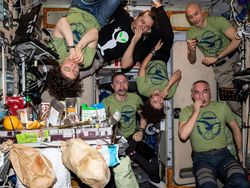 Melihat Perayaan Natal Astronaut di Luar Angkasa