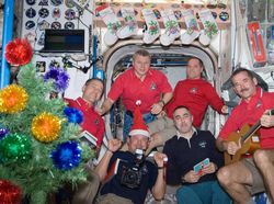Melihat Perayaan Natal Astronaut di Luar Angkasa