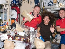 Melihat Perayaan Natal Astronaut di Luar Angkasa