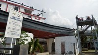 Tak hanya itu, sejumlah situs tsunami yang sudah kembali dibuka kembali ramai didatangi wisatawan pada liburan Natal dan Tahun Baru 2021. ANTARA FOTO/Ampelsa