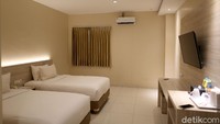 Kondisi kamar yang terbilang lumayan besar dan masih bersih itu cukup untuk beristirahat dan bersantai di hotel berstandar bintang 3.