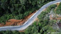 Inilah potret jalan mulus Lintas Kalimantan Poros Utara yang juga menghubungkan Kota Putussibau hingga ke Badau.
