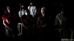 Potret Khusyuk Misa Natal di Rumah Umat Kristiani