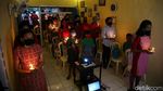 Potret Khusyuk Misa Natal di Rumah Umat Kristiani