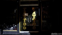 Sepinya pengunjung berimbas pada pemasukan toko yang berakhir tutup.