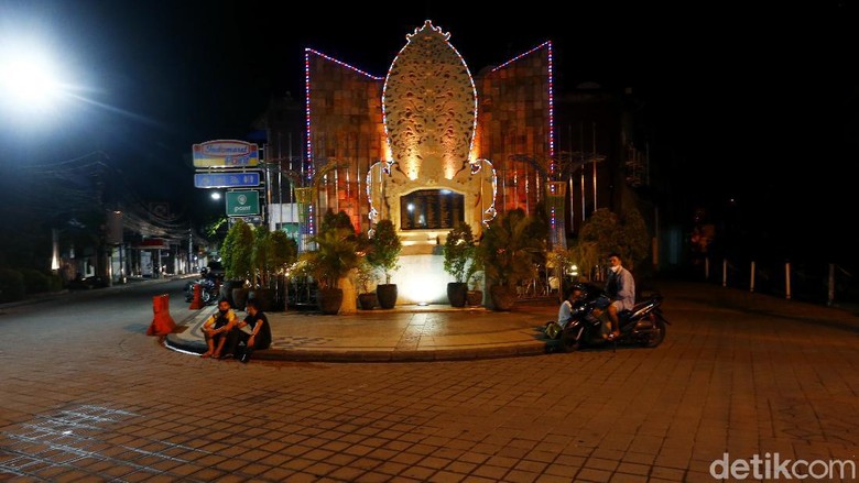 Masa kejayaan Legian, Bali, semakin memudar imbas pandemi COVID-19. Mulai dari turis mancanegara hingga pertokoan tutup.