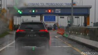 Semua lajur tol dilalui hingga sampai pada Probolinggo. Semua lajur tol dilalui hingga sampai pada Probolinggo.