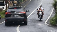 Di Bali, Corolla Cross mejeng keandalan fitur hingga performa. Di Bali, Corolla Cross mejeng keandalan fitur hingga performa.