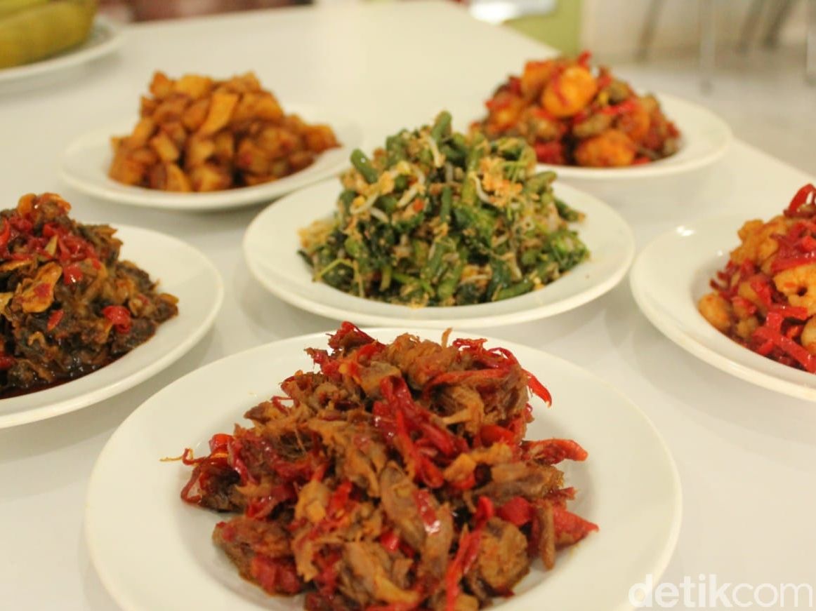 Gado-gado dan Ayam Panggang RM Kencana yang Betahan Lezatnya 58 Tahun