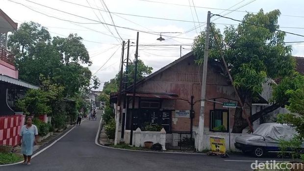 rumah pencipta hymen guru