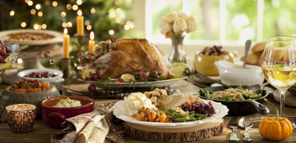 Tips Aman dan Puas Makan Sajian Natal di Rumah Kerabat