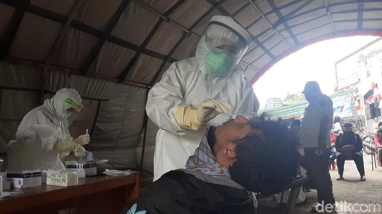 4 orang wisatawan puncak Bogor reaktif hasil rapid test 4 orang wisatawan puncak Bogor reaktif hasil rapid test