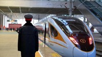 Jalur sepanjang 618 km ini memungkinkan kereta api berjalan dengan kecepatan yang dirancang 250 kilometer per jam.  Foto: Dok. Xinhua/Feng Kaihua