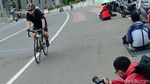 Demi Momen Terbaik, Fotografer Sampai Gelar Tenda di Jembatan Kuningan
