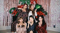 Tampak para member Secret Number merayakan ulang tahun Dita sekaligus merayakan momen Natal. Foto: (dok. Instagram)