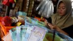 Foto: Belanja di Batas Negeri, Bisa Bayar Pakai Rupiah-Ringgit