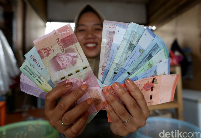 Drama uang belanja. Foto: Rachman Haryanto Drama uang belanja. Foto: Rachman Haryanto