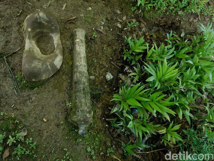 Ini Dia Batu Tiang Putulabok yang Dikeramatkan Suku Dayak Taman
