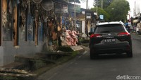 Dalam pantauan detikOto, sangat jarang taksi melintas di jalanan bali, namun banyak turis lokal memilih untuk menggunakan jasa taksi online untuk bisa menemph satu tempat. Foto: Muhammad Ridho