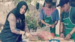 Pandai Masak, Ini Gaya Jane Shalimar saat Buat Kue Cokelat