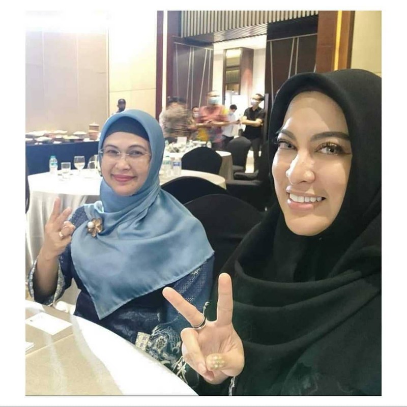 Jane Shalimar Pandai Masak, Ini Gaya Jane Shalimar saat Buat Kue Cokelat