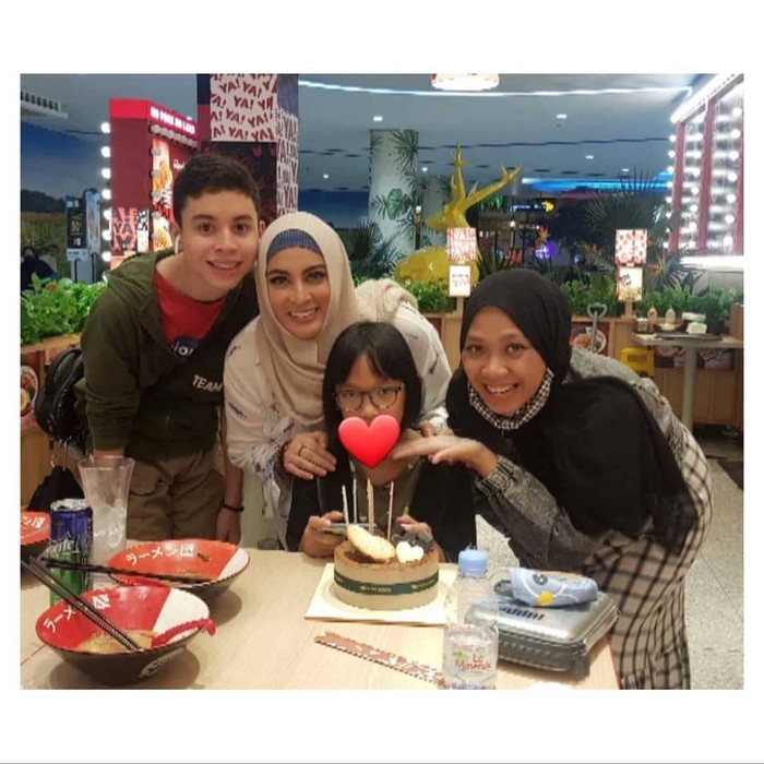 Jane Shalimar Pandai Masak, Ini Gaya Jane Shalimar saat Buat Kue Cokelat