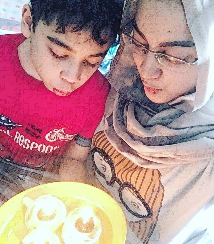Pandai Masak, Ini Gaya Jane Shalimar saat Buat Kue Cokelat