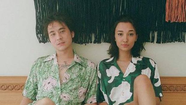 Jerome Kurnia dan Carissa Perusset mesra
