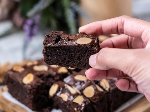 Kisah pramugari Josephine wulandari yang kini berbisnis kue brownies