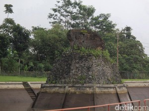 Percaya Atau Tidak Konon Batu di Bandung Ini Tahan Bom
